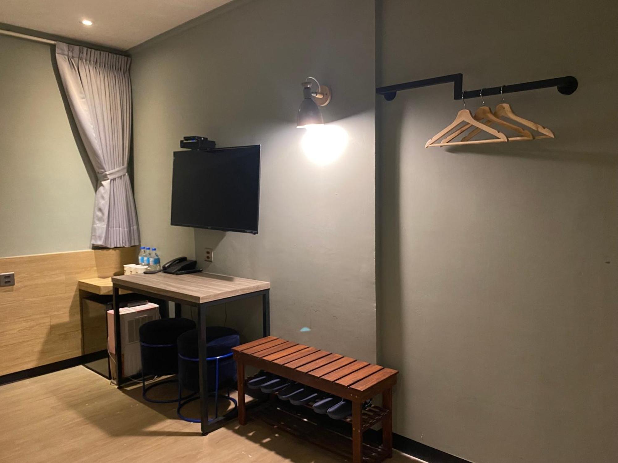 Prince Hotel Цзяоси Экстерьер фото